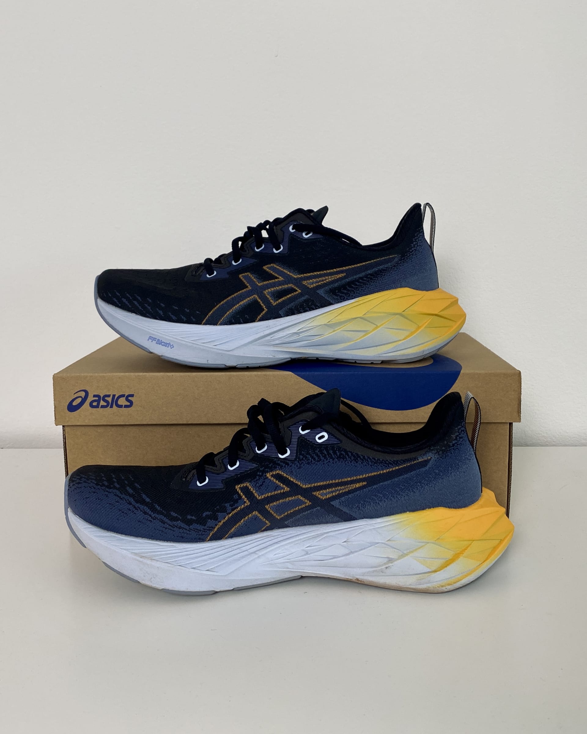 Běžecké boty Asics Novablast 4