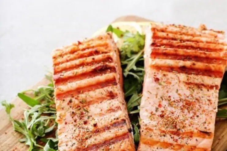 Salmón al Horno con Salsa de Limón y Hierbas