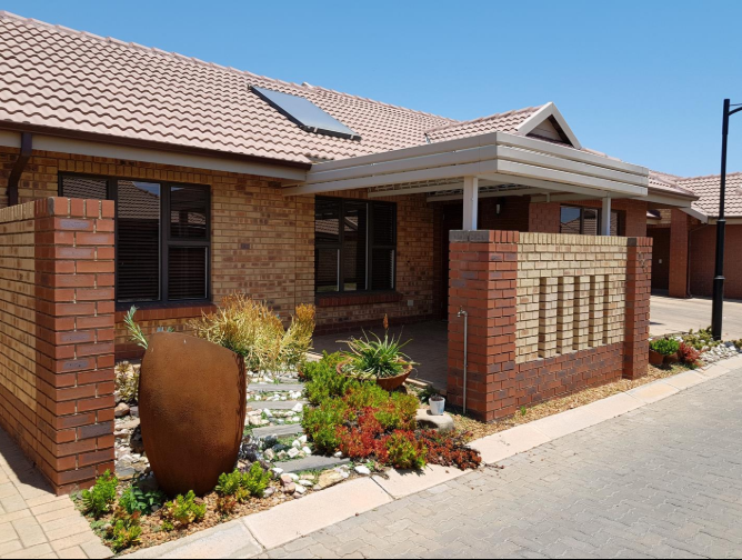 Secure And Serene 2-Bed Retirement Home For Sale in Willow Park Manor