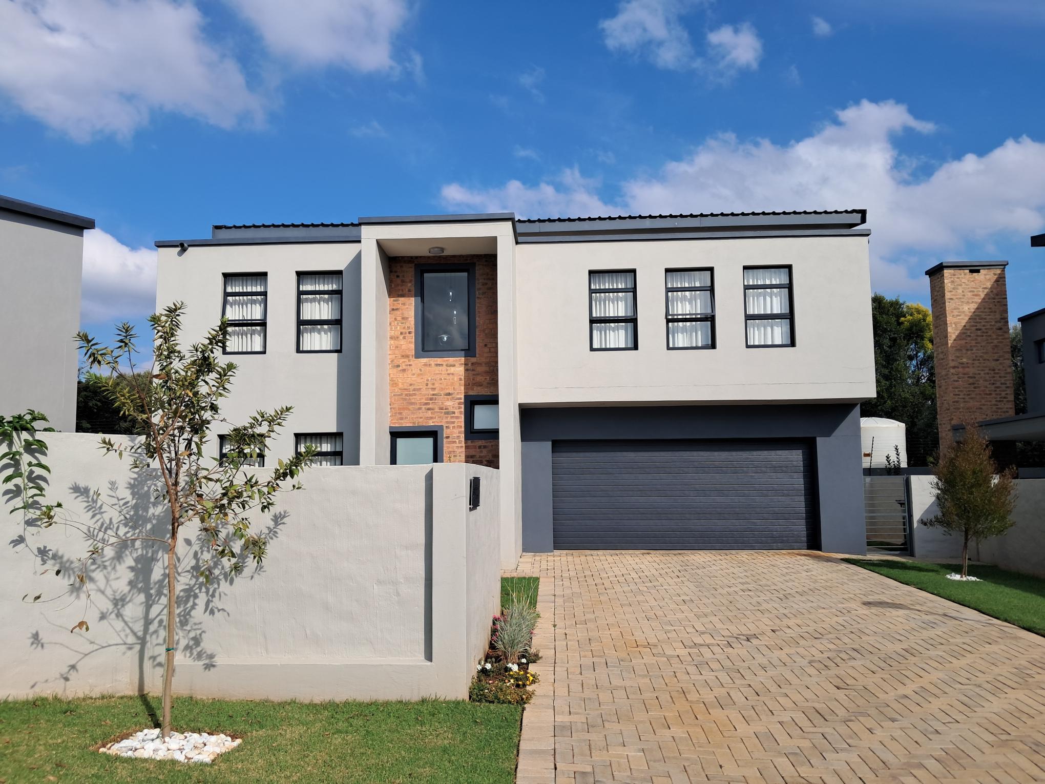 Exquisite Bronberg Residence: A Sanctuary of Modern Luxury and Security