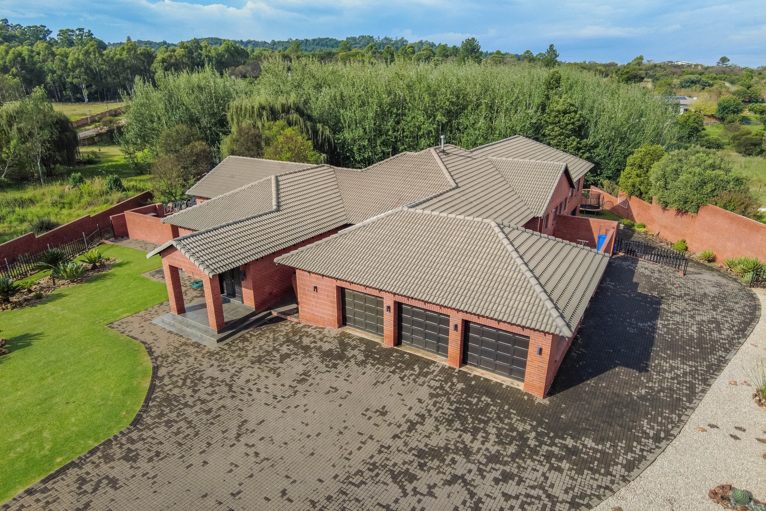 Exclusive Luxury Home For Sale In The Blue Water Creek Estate