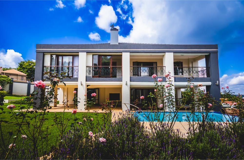 Mansion For Sale In New Faerie Glen