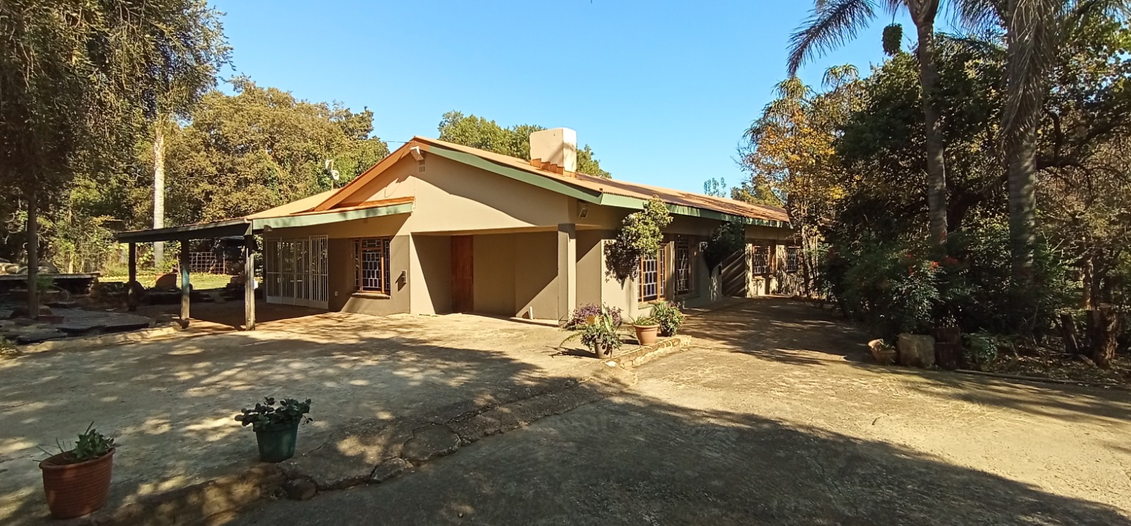 Large Family Home On A Plot For Sale In Willow Glen