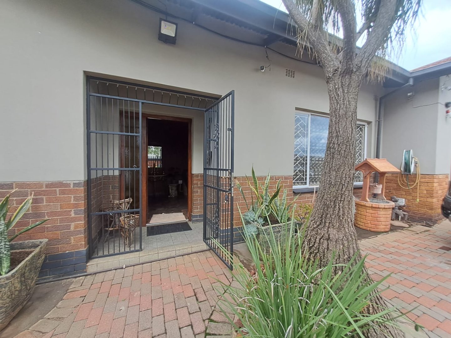 Stunning 3-Bedroom Family Home with Flatlet in Pretoria Gardens