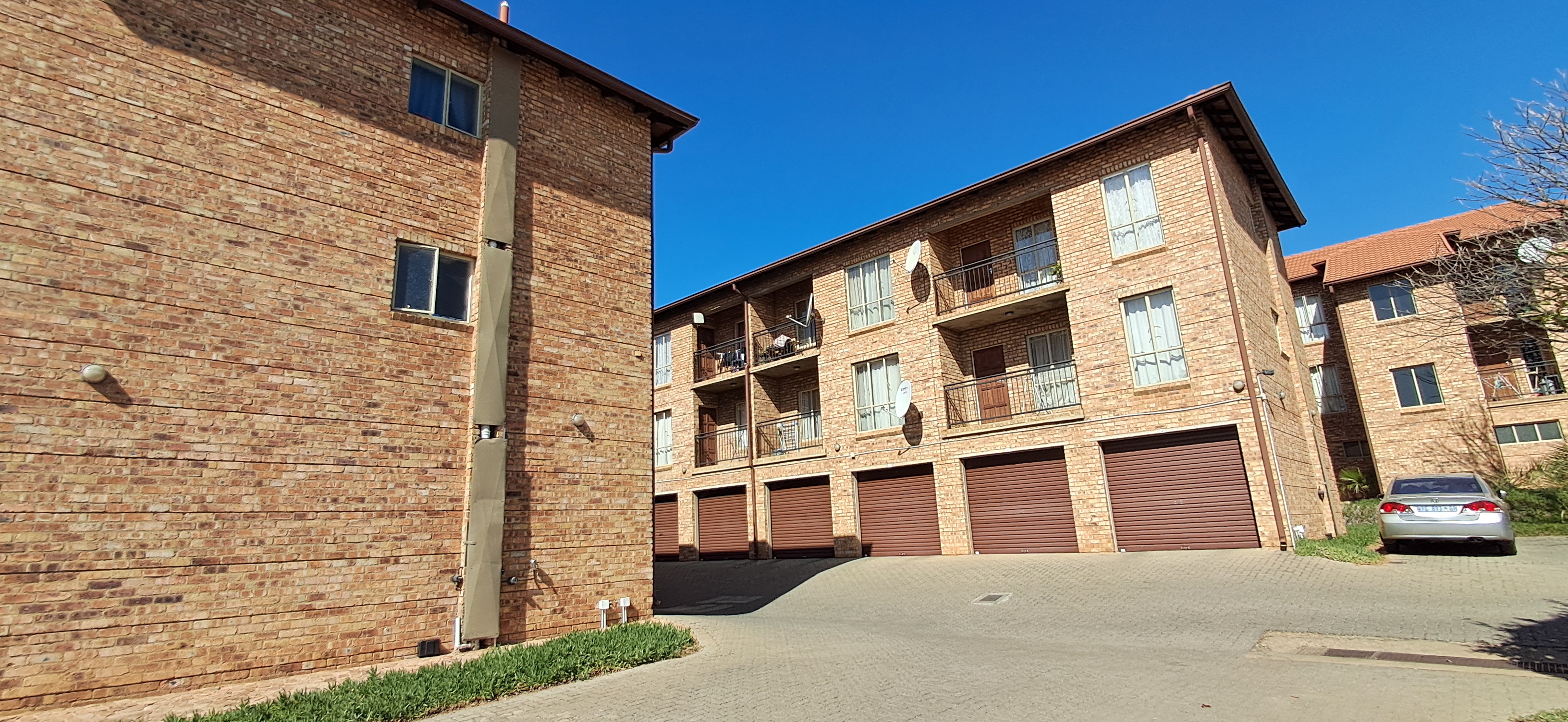 Neat One Bedroom Apartment For Sale In Wapadrand