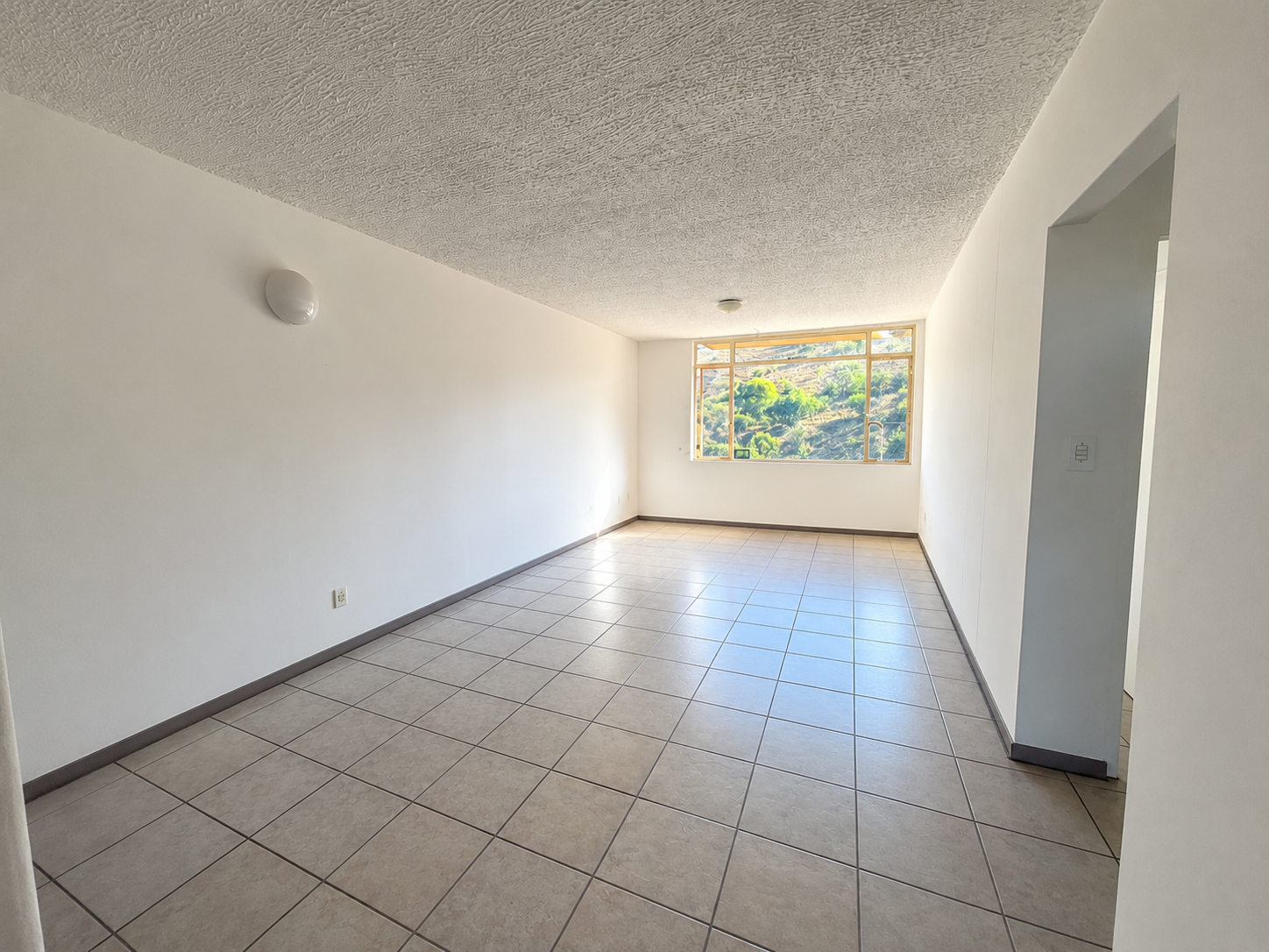 2-Bedroom Flat with Mountain Views in Wonderboom South