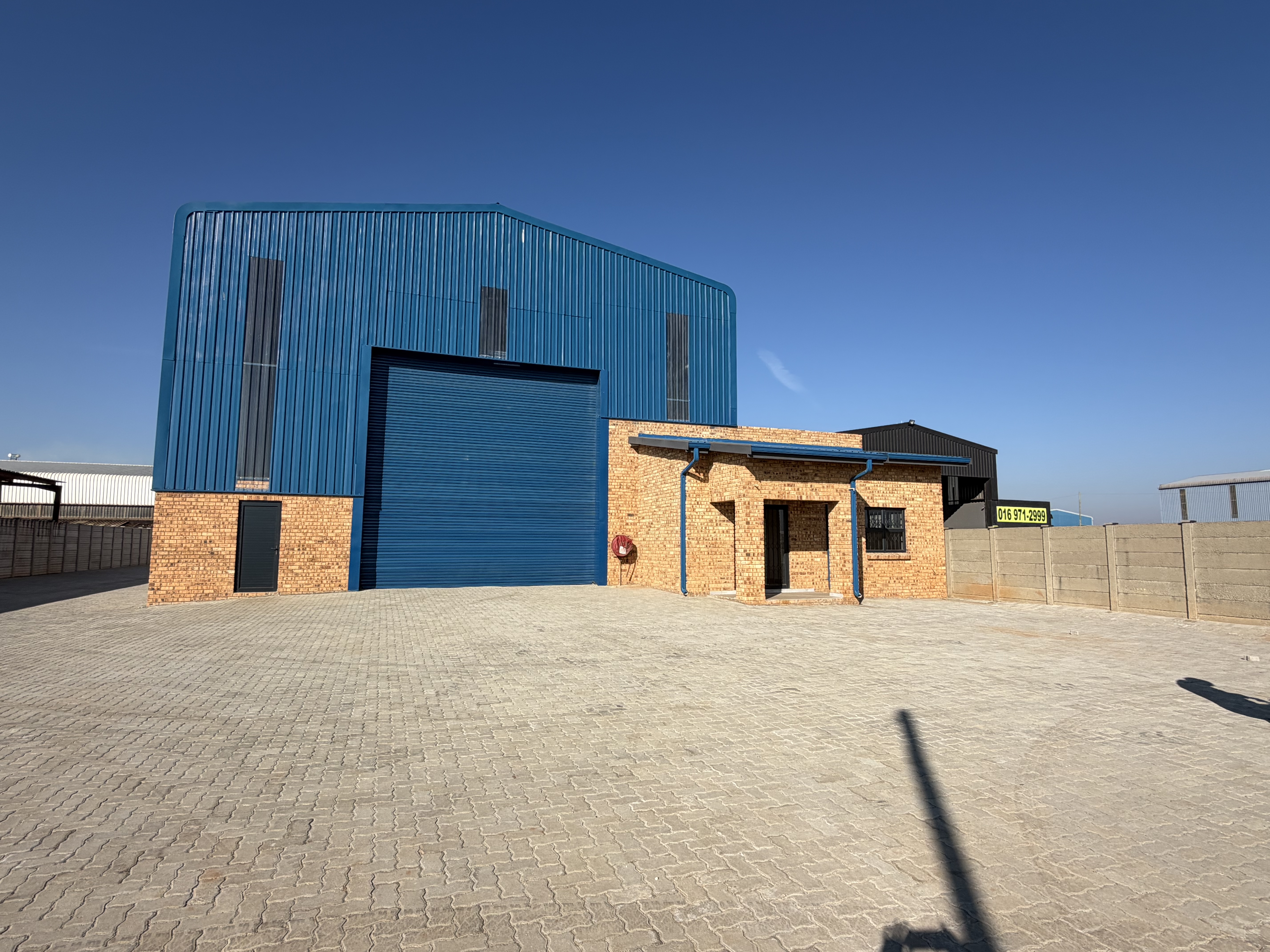 Office block To Let 2 Offices Ablution block Kitchen Overhead Crane 2 Bathrooms Spacious Secure Functional Ideal for industrial or manufacturing operation