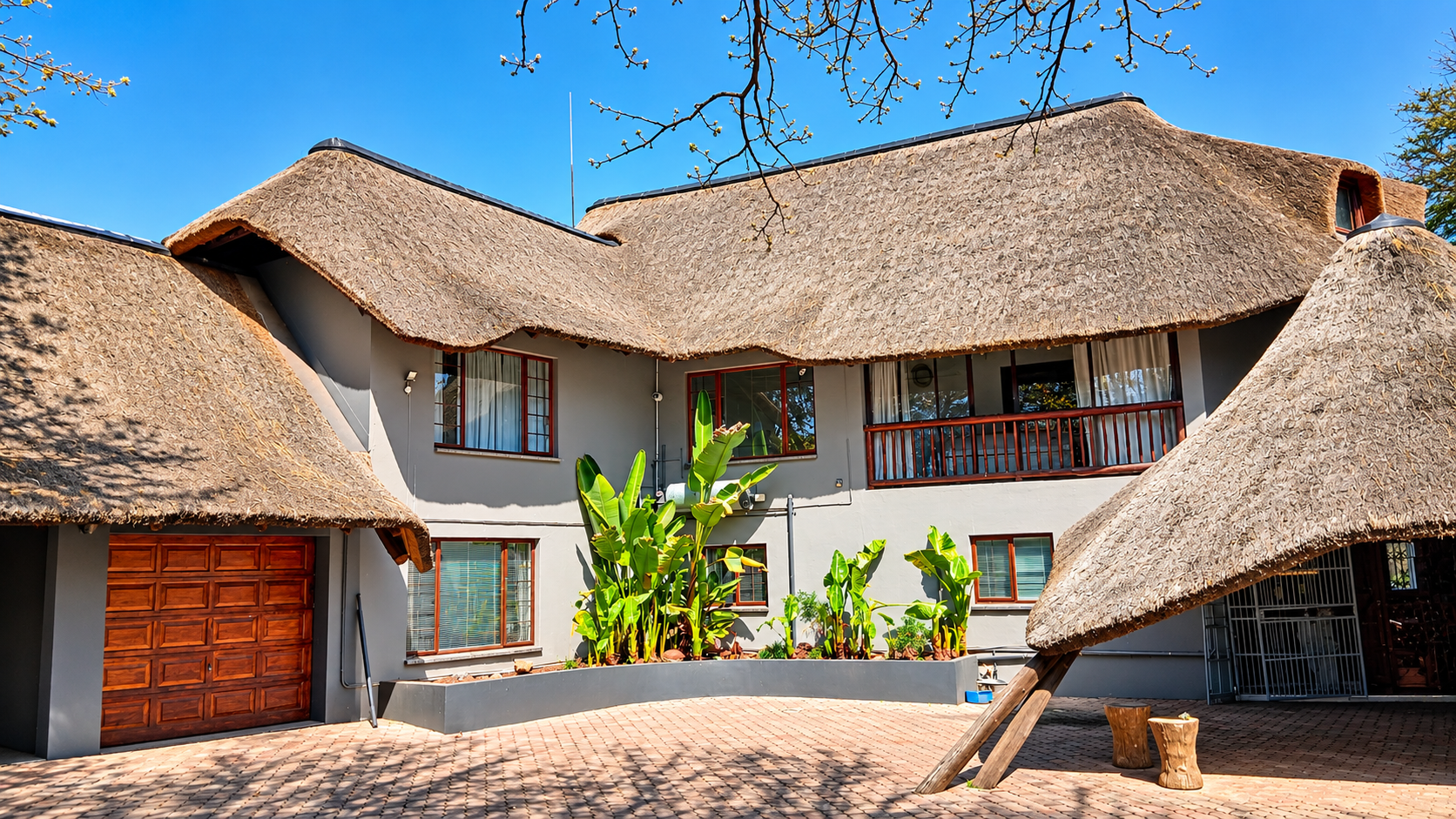 8.5Ha Lifestyle riverfront smallholding on the banks of the Vaalriver .