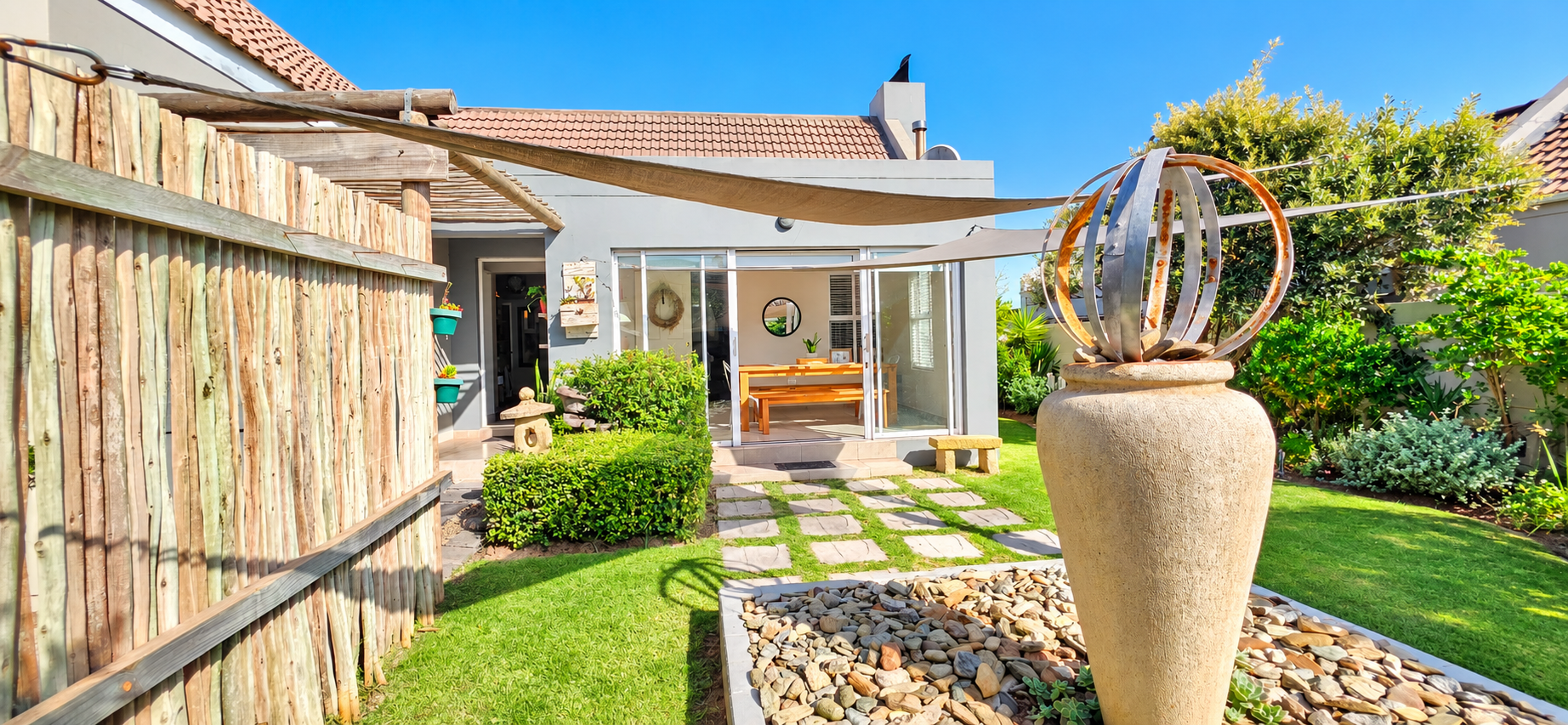 YOUR PRISTINE GET-AWAY  LOCK-UP AND GO HOME, WITHIN WALKING DISTANCE TO THE BEAC