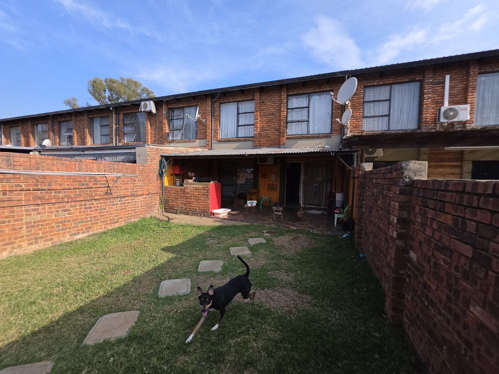 2 BEDROOM TOWNHOUSE FOR SALE