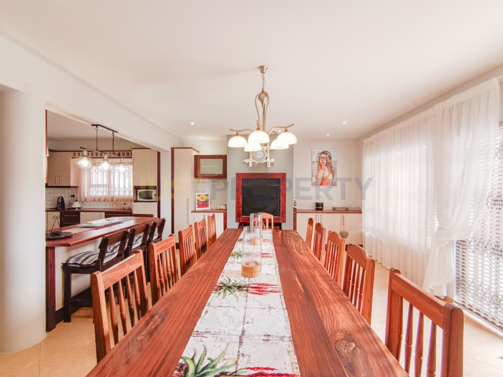 3 BEDROOM TOWNHOUSE & SEA VIEWS IN MILE 4