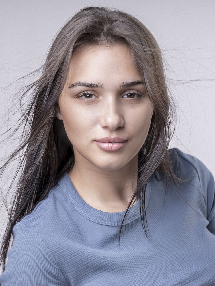 Natuerliches Frauenportrait im Studio