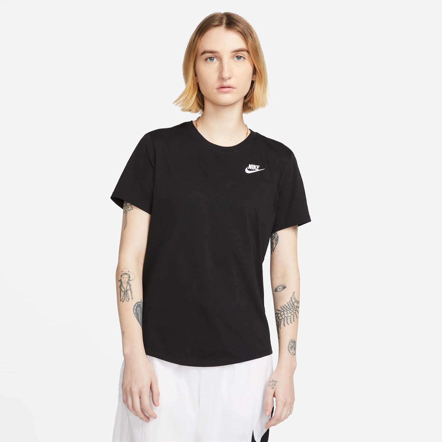 Camiseta Nike Sportswear Club Essentials