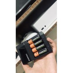Duracell Carregador de Pilhas Recarregáveis