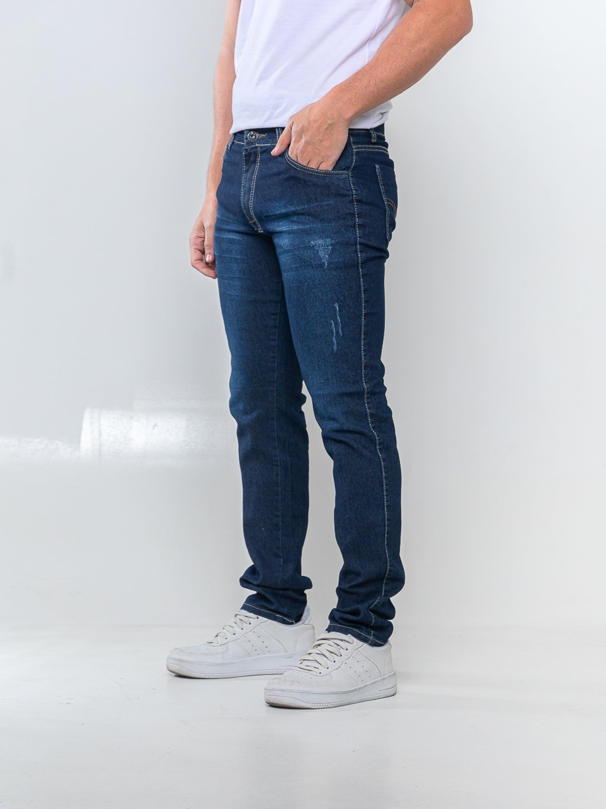Calça Jeans Escura Com Puidos