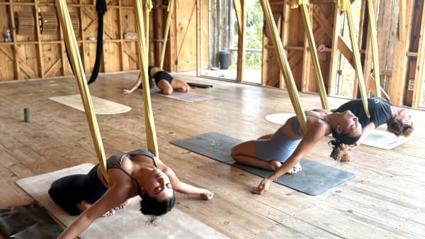 Thursday Morning Aerial Yoga Flow in Lajares  — Foto 3