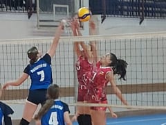 Хозяйки площадки — в полуфинале