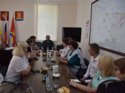 Денис Климов встретился с апанасенковскими волонтёрами