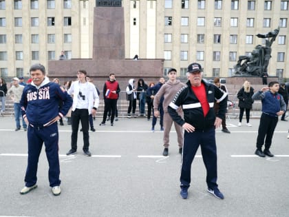 Общегородская зарядка состоялась на главной площади Ставрополя
