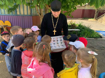 Священник посетил воспитаников детского сада