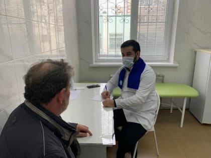 «Единая Россия» за здоровое будущее – к жителям Красного Пахаря выехала мобильная бригада врачей