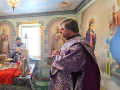 В Неделю 4-ю Великого Поста митрополит Кирилл молился за Литургией в домовом храме священномученика Игнатия Богоносца