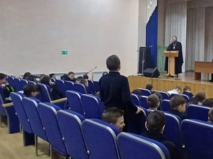 Священник  встретился с учащимися станичной школы