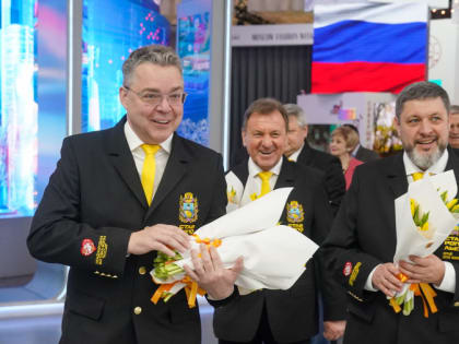 ГУБЕРНАТОР ВЛАДИМИРОВ ПОЗДРАВИЛ ПОСЕТИТЕЛЬНИЦ СТЕНДА СТАВРОПОЛЬЯ НА ВЫСТАВКЕ «РОССИЯ» С 8 МАРТА