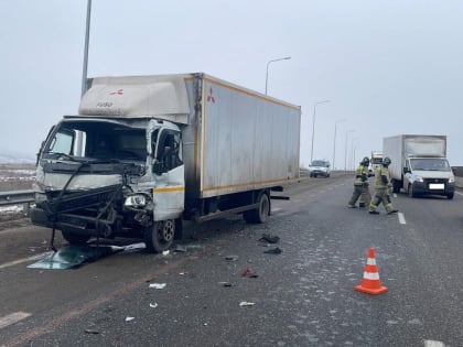 Водитель грузовика сломал ногу при столкновении с фурой на Ставрополье