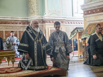 Митрополит Кирилл совершил первую в этом году Литургию Преждеосвященных даров в Казанском соборе