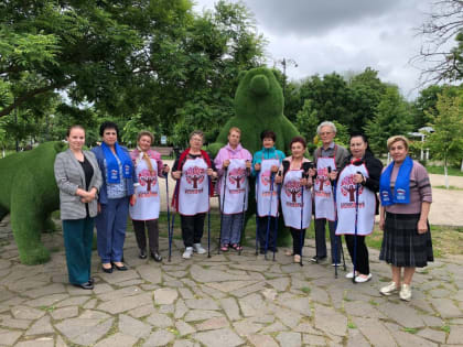 Партийный актив Красногвардейского округа и «серебряные волонтёры» присоединились к акции «Шаги здоровья»