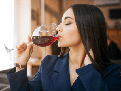 Ставропольские медики рассказали, что алкоголь может стать признаком возникновения рака груди