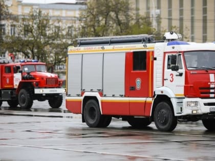 Тушить пожар во Дворце культуры и спорта Ставрополя приехали 17 единиц техники — вызов оказался ложным