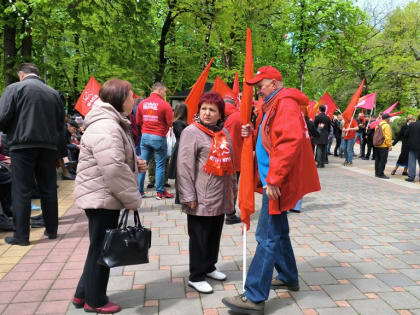 Красными знамёнами приветствует Ставрополье Первомай