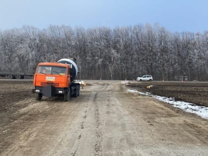 Легковушка и бетоносмеситель столкнулись на трассе под Пятигорском