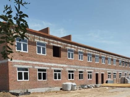 Поликлинику в Арзгире достроят до конца 2024 года