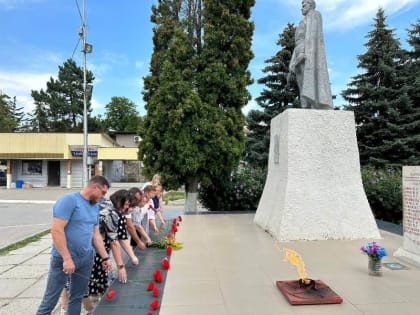 «Свеча поколений». Память гвардии полковника Ольги Качуры (Корсы) почтили в Пятигорске