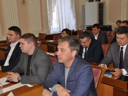 Назначили публичные слушания, откорректировали бюджет, поддержали погорельцев