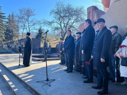 Священник принял участие в митинге памяти