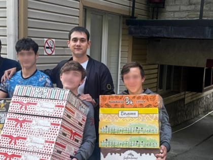 Сторонник партии привёз угощения воспитанникам социально-реабилитационного центра для несовершеннолетних