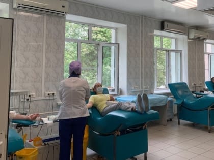 Разливают по мешочкам и — в морозильник: как собирают кровь и плазму в Ставрополе и кому отдают