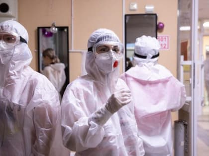 Глава Ставрополя поздравил с юбилеем сотрудников краевой инфекционной больницы