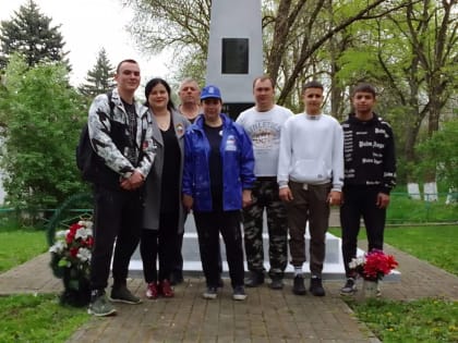 Активисты «Единой России» наводят чистоту и порядок в канун празднования 1 и 9 Мая