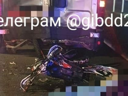 Мотоциклист разбился насмерть в ДТП с микроавтобусом на Ставрополье