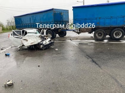Водитель «Приоры» погиб в ДТП с КАМАЗом на Ставрополье