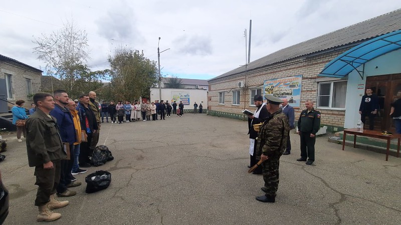 Новости светлограда ставропольского края. Петровск мобилизация. Мобилизация фото Ставрополь. Мобилизация Невинномысск 16.10. Священник перед мобилизованными.