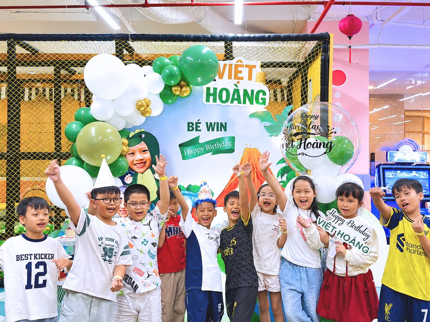 Sinh nhật bé Win Việt Hoàng bên bạn bè
