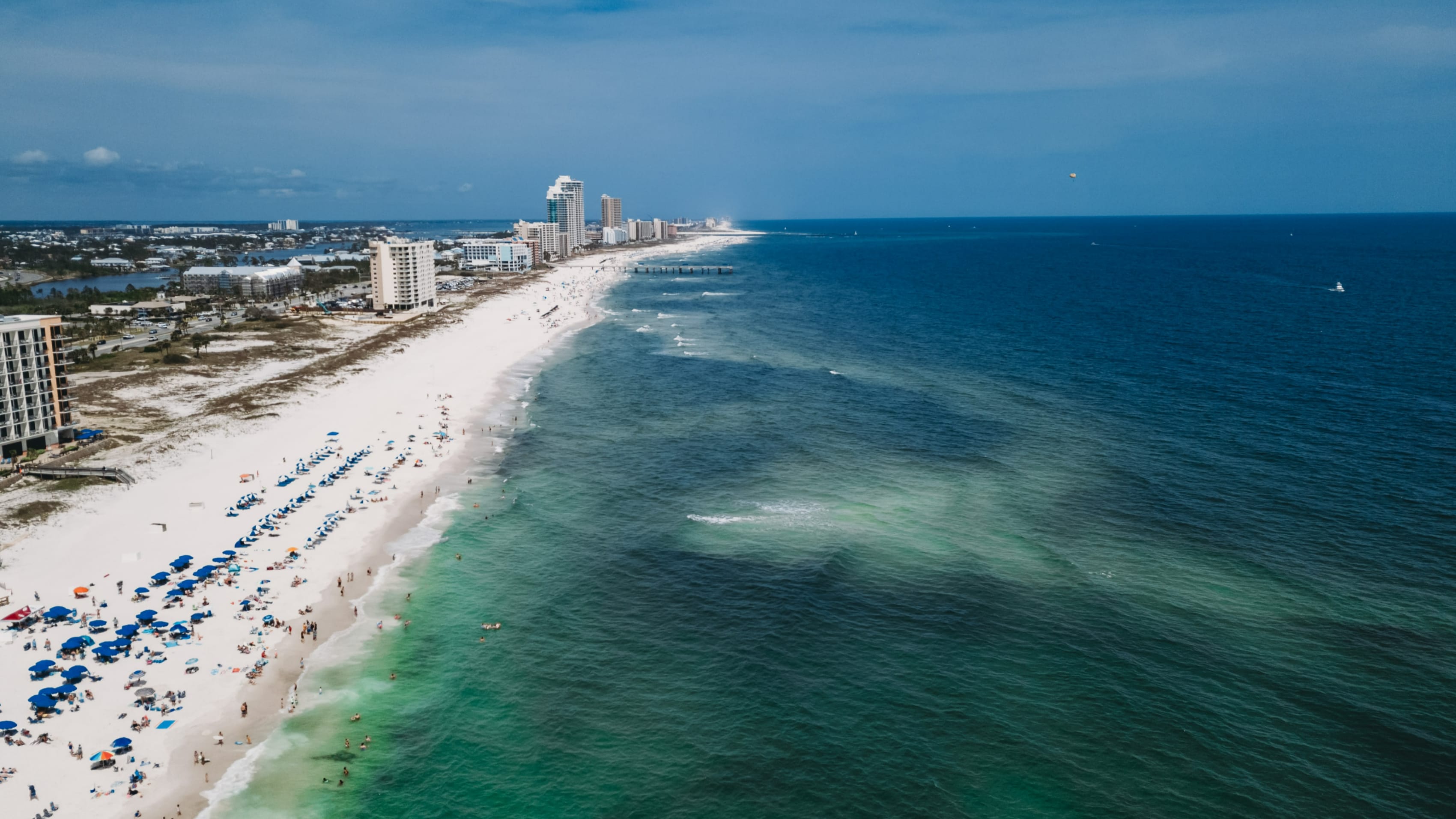 Sandy beach in Alabama's Gulf Shores region