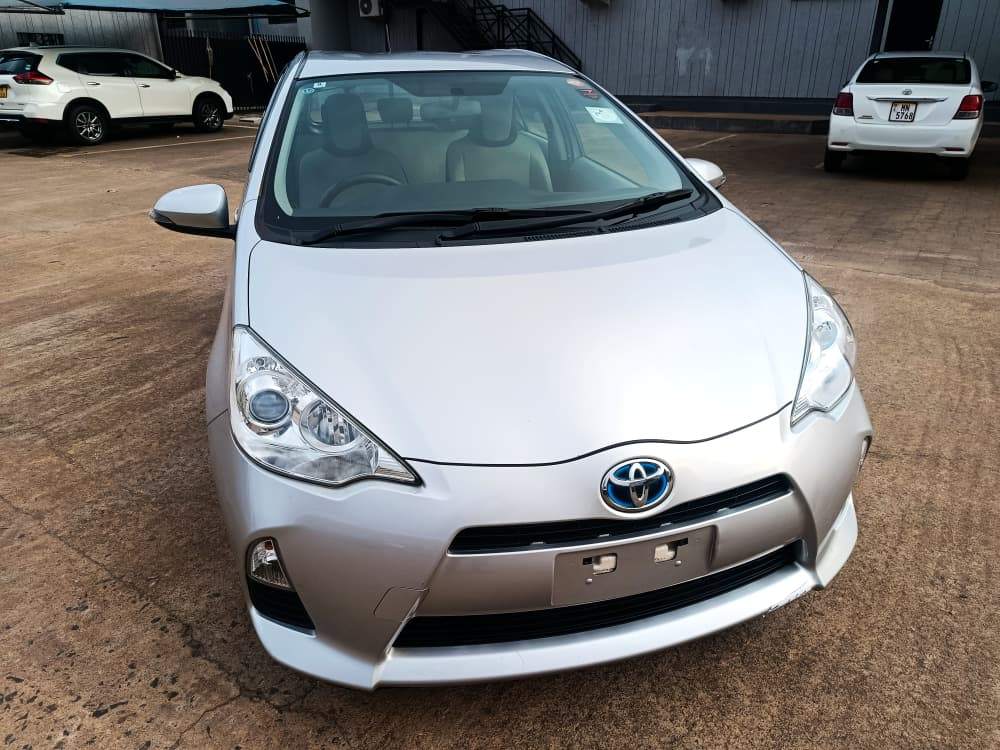 2015 Toyota Aqua Hybdrid