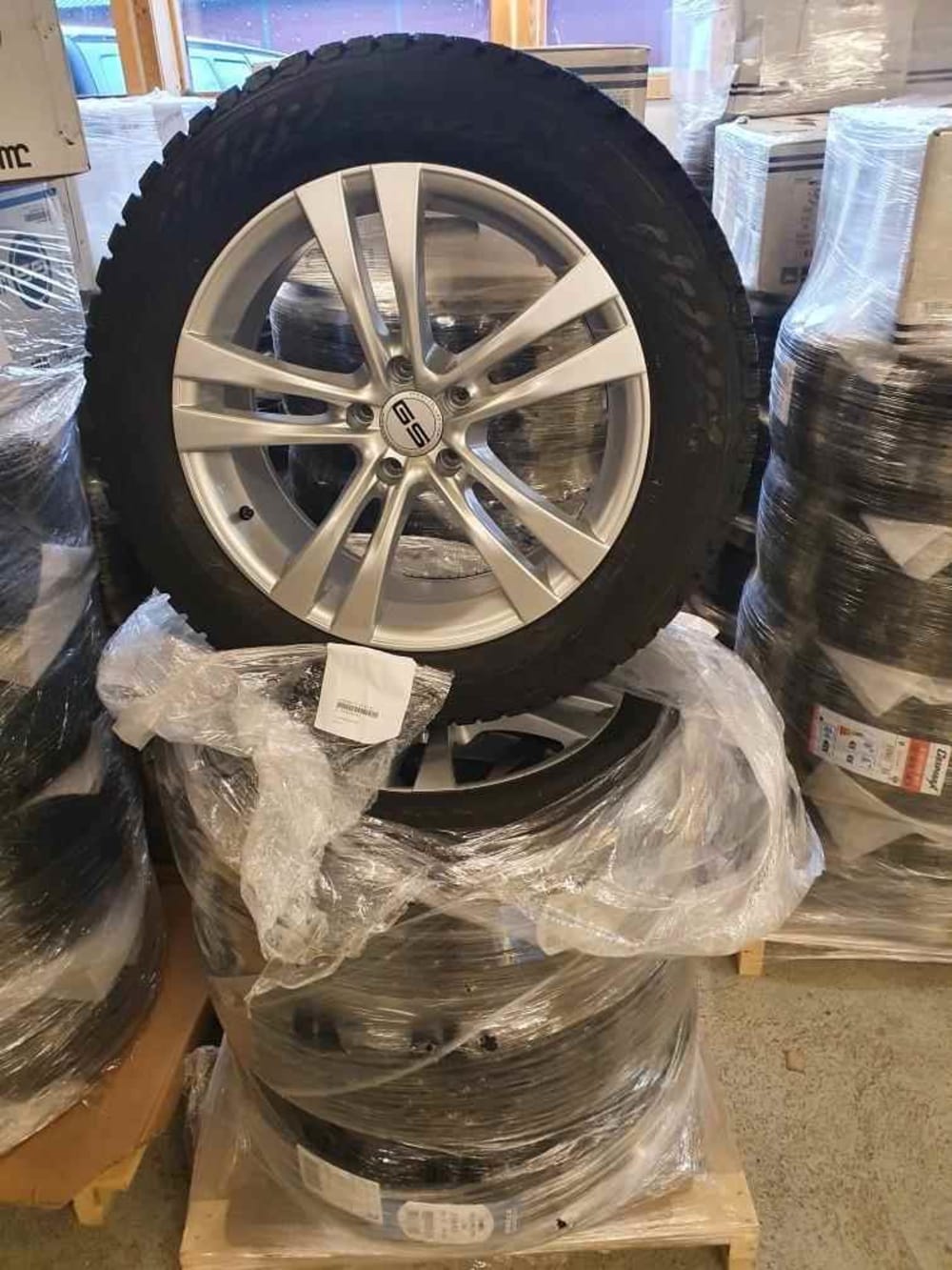 Felgpakke 18 GS Split SL P225/60-18 pigg Nokian